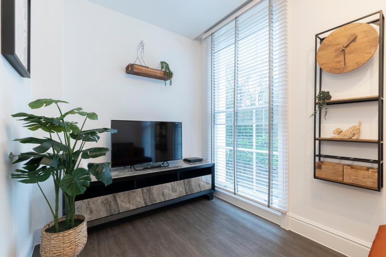 Elliot Oliver - Luxury 2 Bedroom Regency Apartment With Parking & Ev Charger Cheltenham Esterno foto