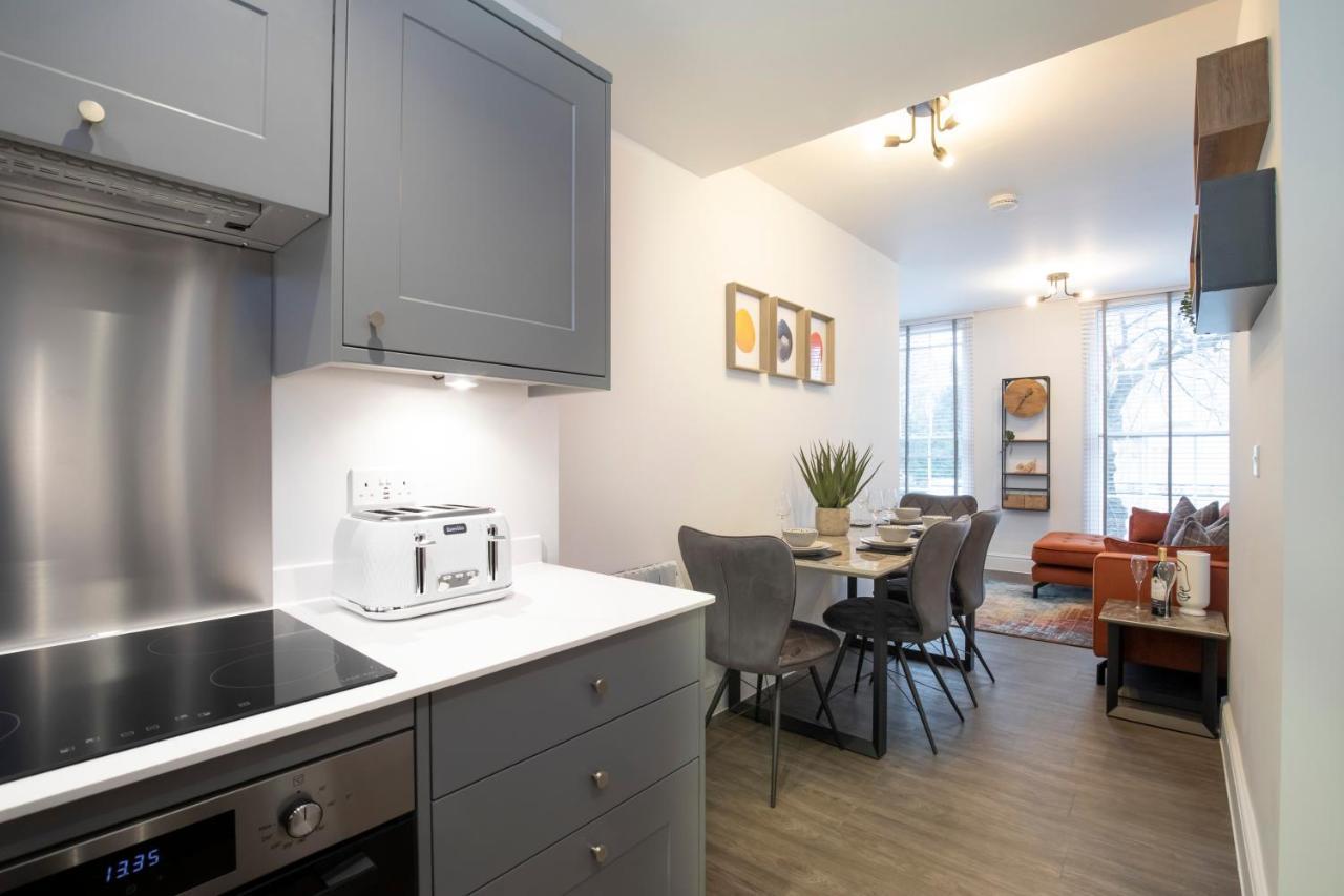 Elliot Oliver - Luxury 2 Bedroom Regency Apartment With Parking & Ev Charger Cheltenham Esterno foto