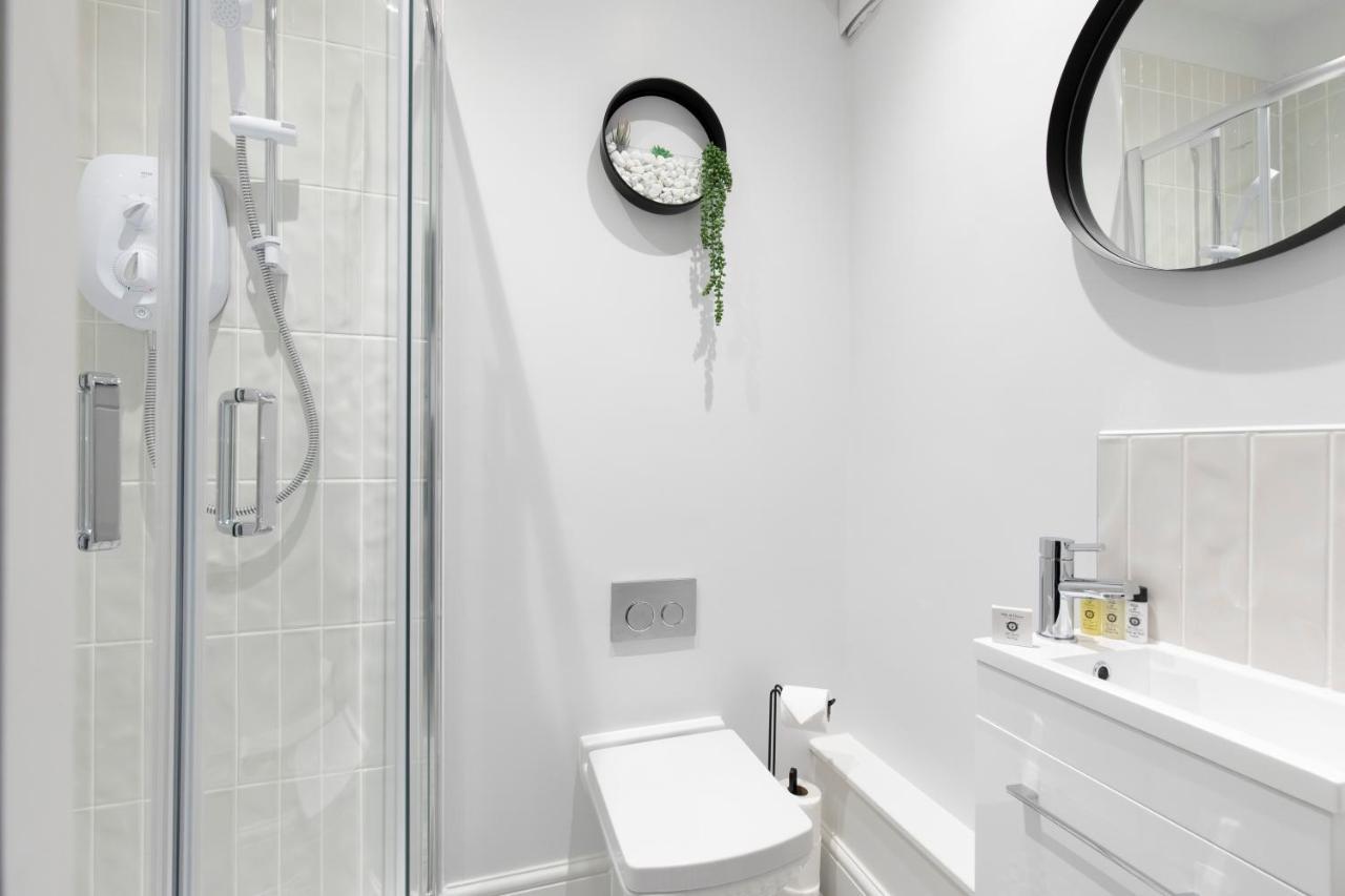 Elliot Oliver - Luxury 2 Bedroom Regency Apartment With Parking & Ev Charger Cheltenham Esterno foto