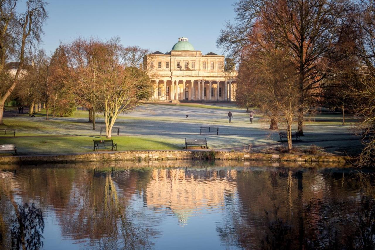 Elliot Oliver - Luxury 2 Bedroom Regency Apartment With Parking & Ev Charger Cheltenham Esterno foto