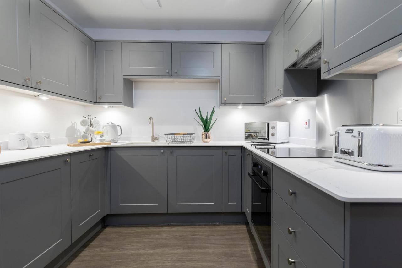 Elliot Oliver - Luxury 2 Bedroom Regency Apartment With Parking & Ev Charger Cheltenham Esterno foto